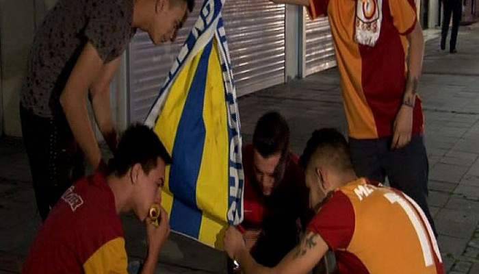 Fenerbahçe bayrağını yıktılar!