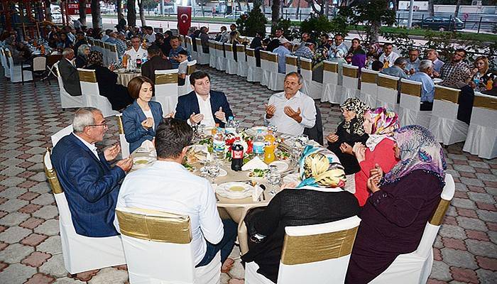 Lapseki’de Gazi ve Şehit Aileleri ile iftar yemeği (VİDEO)