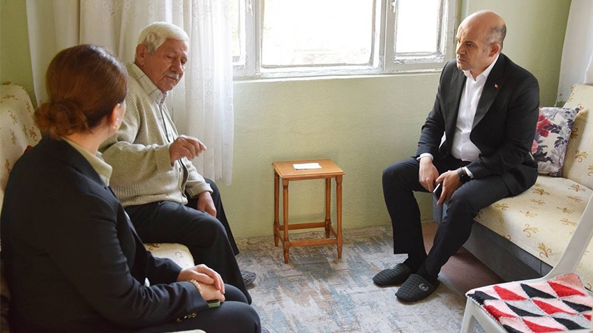 Kaymakam Nebioğlu’ndan Dünya Yaşlılar Günü’nde Anlamlı Ziyaret