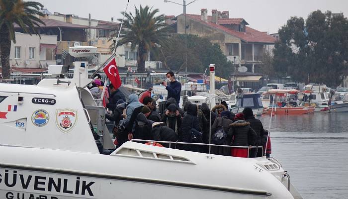 Ayvacık açıklarında, 37 kaçak göçmen yakalandı (VİDEO)