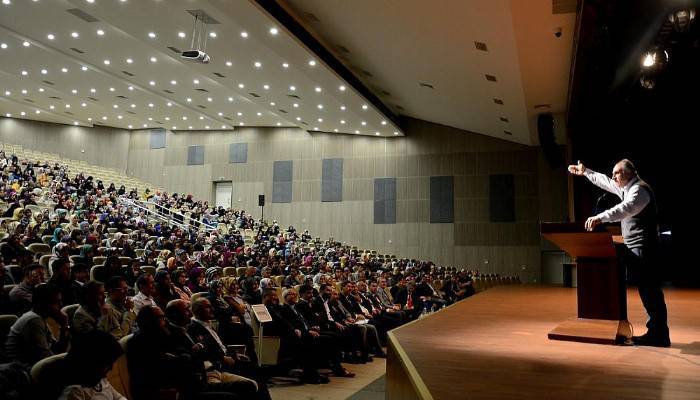  İnanmak, Bilmek ve Düşünmek: İslam Felsefe – Bilim Açısından Bir Çözümleme Konferansı Gerçekleştirildi