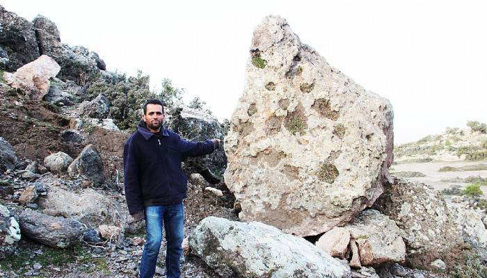 Dev kayalar her sarsıntıda üstlerine geliyor!