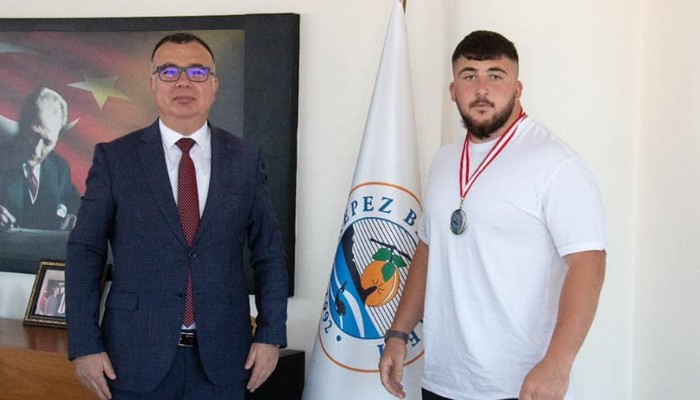 Başaltı Pehlivanlığına Yükselen Hasan Özdemir Kepez Belediye Başkanını Ziyaret Etti