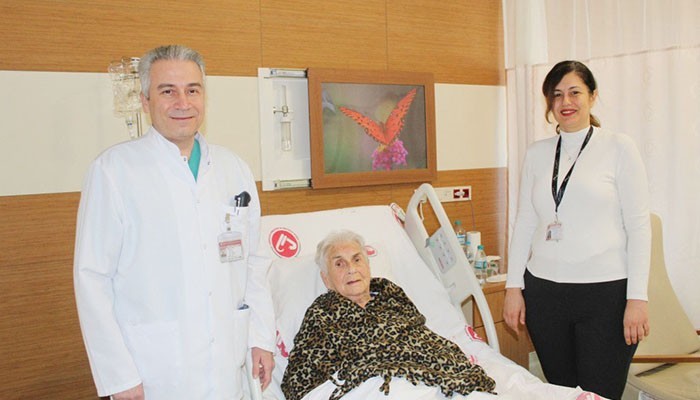 93 Yaşındaki Hastaya TAVİ Yöntemi ile Kalp Kapağı Takıldı