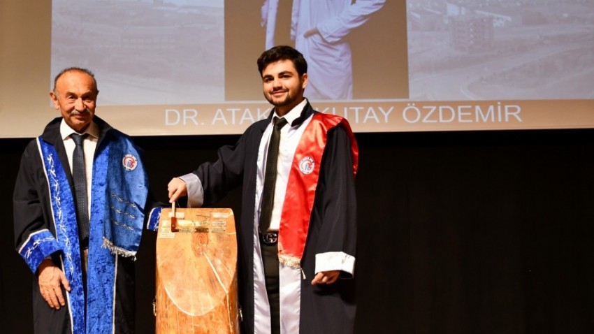 ÇOMÜ Tıp Fakültesi'nden Yeni Hekimler Yola Çıktı