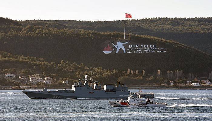 Rus savaş gemileri peş peşe Çanakkale Boğazı'ndan geçti