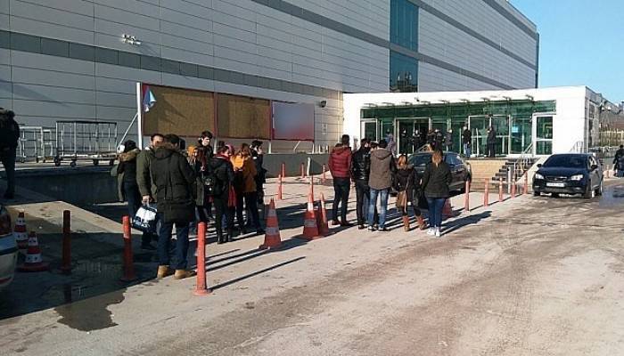  AVM’nin asma tavanı çöktü