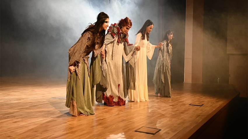 ‘’Ölü Kadınlar Diyarı’’ oyunu tiyatroseverler ile buluştu