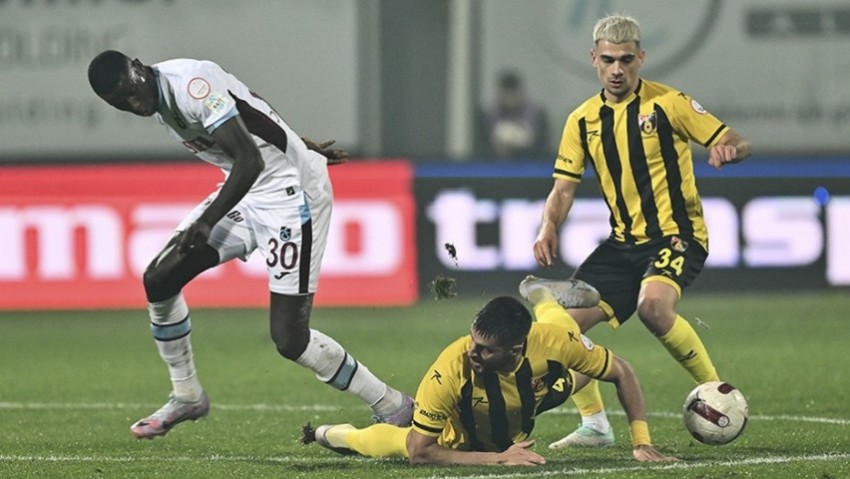 Çanakkaleli Şansalan'ın yönettiği maçta, İstanbulspor başkanı takımı sahadan çekti!