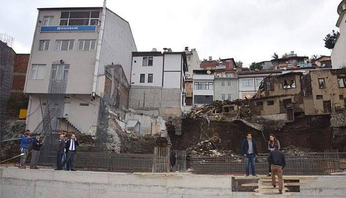 Otopark inşaatı alanında çökme