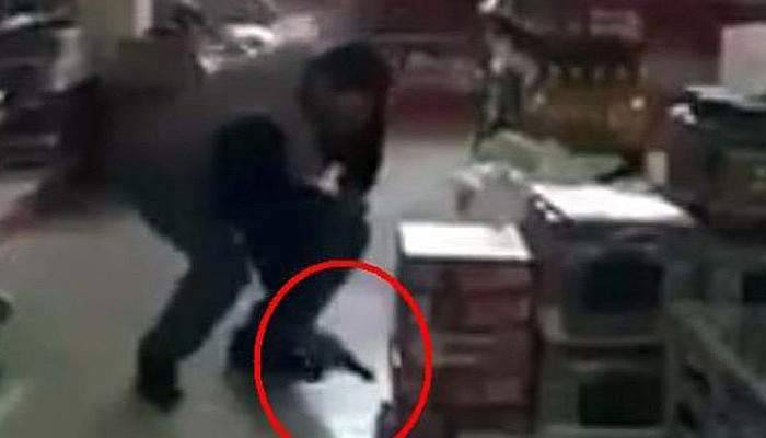 Kuru sıkı silahla fare avladı