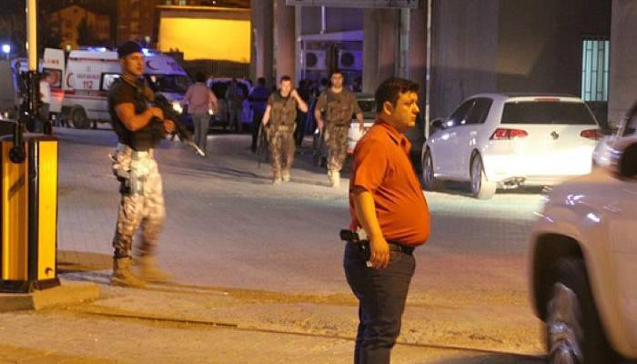 Hakkari’de polis noktasına bombalı saldırı: 3 Şehit, 14 yaralı
