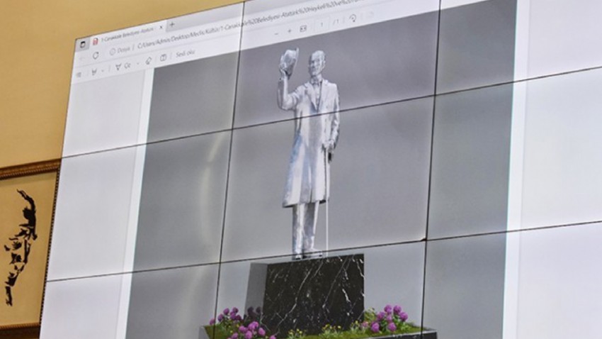 Çanakkale Belediyesi Önündeki Meydana Atatürk Heykeli Konulacak