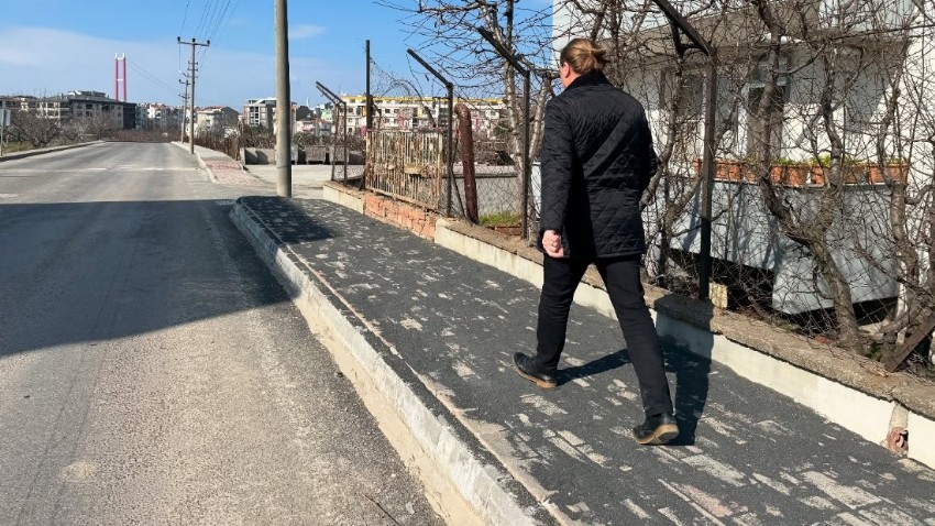 Fen İşleri Müdürlüğü, 25 Eylül Okulu Önünde Kaldırım Çalışmalarını Tamamladı, Güvenli Ulaşım İçin Çalışmalar Sürüyor