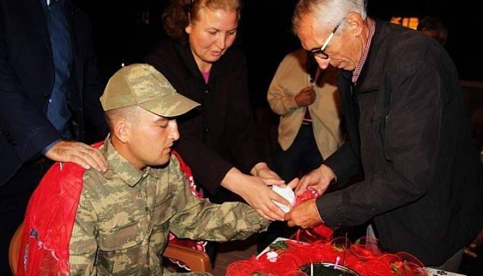 Askere gidemeyen engelli gence, temsili asker gecesi düzenlendi