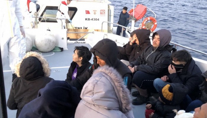 Ayvacık Açıklarında 18 Göçmen Bot İçinde Yakalandı