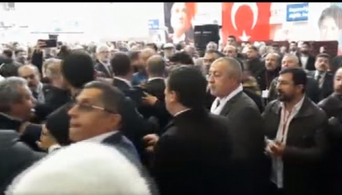 İYİ Parti Çanakkale İl Başkanlığından Kongrede Yaşanan Gerginlik Açıklaması   “Kimse Partimiz Milletvekillerine, Yöneticilerine ve Üyelerine Hakaretlerde Bulunma Hakkına Sahip Değildir”