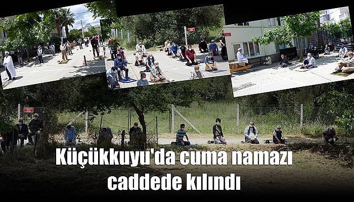 Küçükkuyu'da cuma namazı caddede kılındı