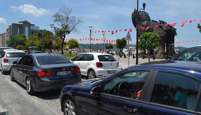 1 kilometre kuyruk oluştu
