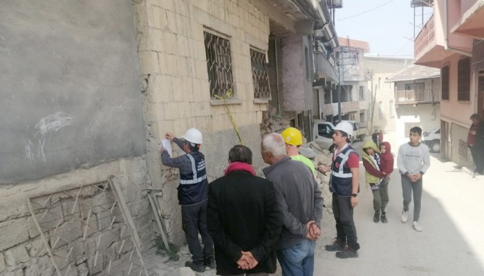 Çanakkale Belediyesi Çalışanları Deprem Bölgesinde Hasar Tespit Çalışmalarında