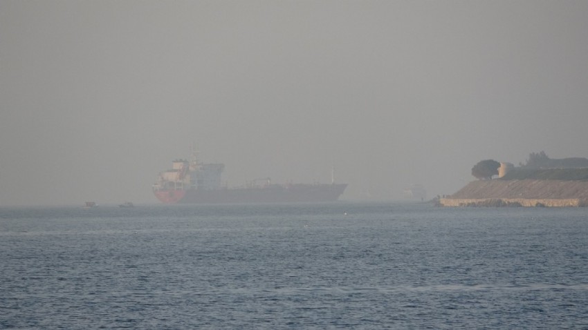 Çanakkale Boğazı sis nedeniyle transit gemi geçişlerine kapatıldı  