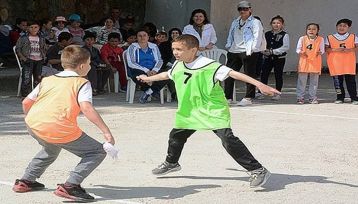 Lapseki’deki öğrenciler ‘Geleneksel Çocuk Oyunları’ oynadılar (VİDEO)