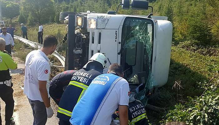 Devrilen kamyonetin altında can pazarı: 2 ölü, 1 yaralı