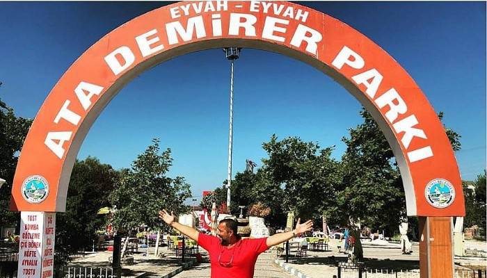 Ata Demirer'den adının yeniden verildiği park için teşekkür