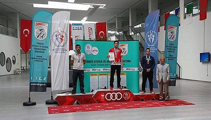 Çanakkale’yi temsilen katılan Kemal Erkahya, üç kategoride de Türkiye Şampiyonu oldu