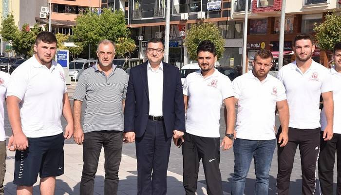 Çan Belediye Başkanı Öz, güreşçileri Kırkpınar’a uğurladı