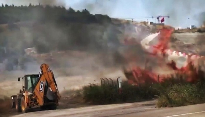 Gelibolu'da otluk alanda çıkan yangın büyümeden söndürüldü