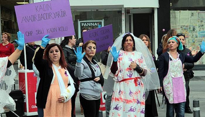 Kadına şiddete makyajlı protesto