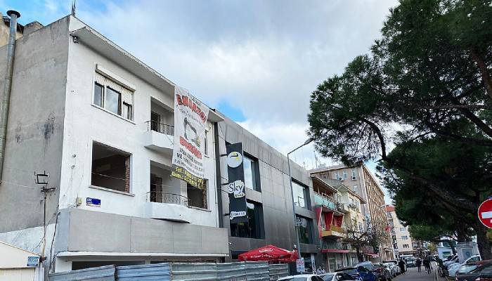 CHP’nin binası yıkılıyor