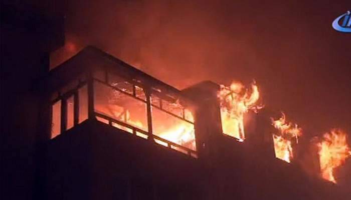 Üsküdar'da 4 katlı binada yangın çıktı
