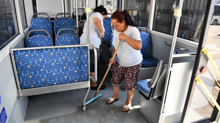 Toplu Taşıma Araçları Rutin Olarak Temizleniyor