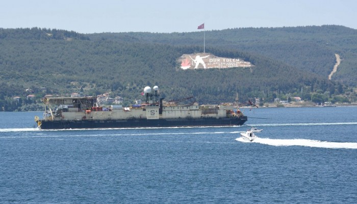 Karadeniz gazı için gelen gemi, Çanakkale Boğazı'ndan geçti (VİDEO)