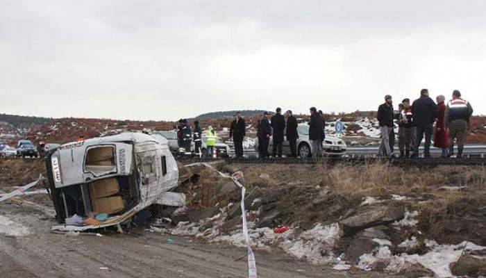 Öğrenci servisi şarampole yuvarlandı! 1 ölü, 14 öğrenci yaralı