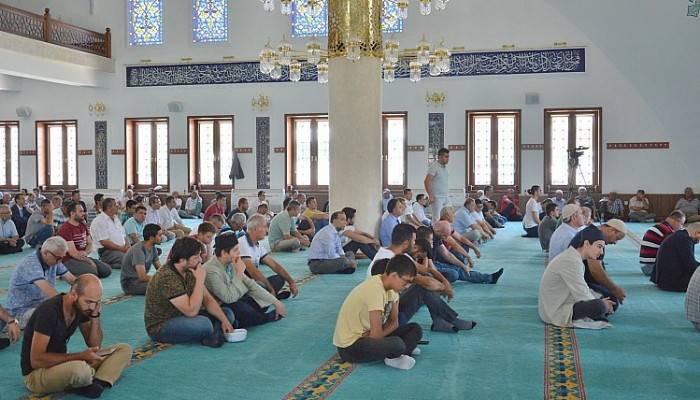 15 Temmuz Demokrasi ve Milli Birlik Günü Dolayısıyla İlahiyat Camisinde Mevlid-i Şerif Okutuldu