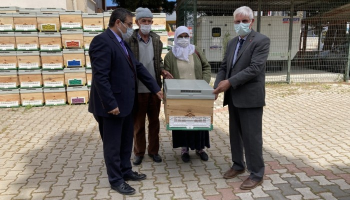  Gelibolu Yangınında Kovanları Yanan Ailelere Kovan Desteği