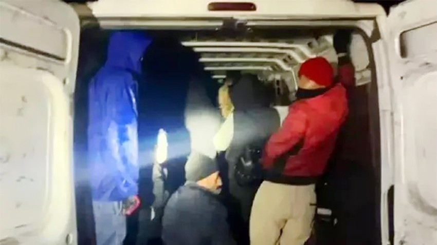 45 kaçak göçmen ve 3 organizatör yakalandı (videolu)
