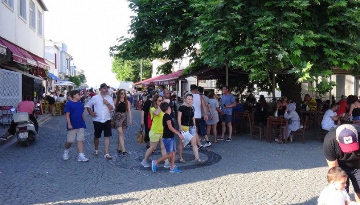 Bozcada'da normalleşmede tatilci yoğunluğu