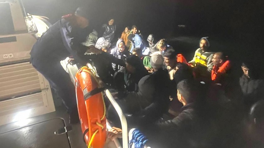 Ayvacık Açıklarında 38 Düzensiz Göçmen Yakalandı