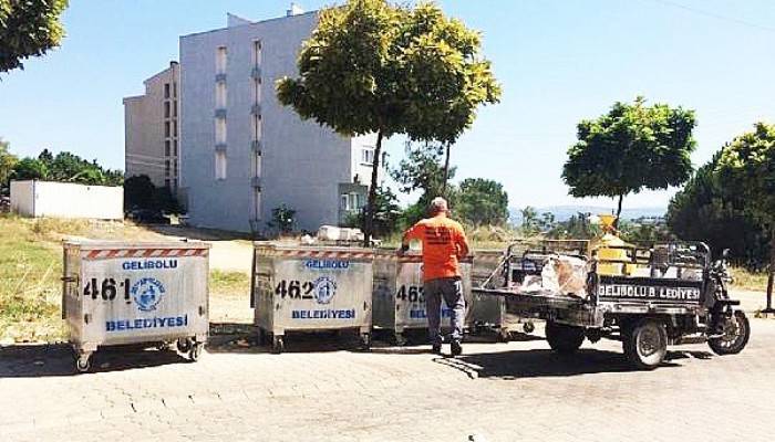 Gelibolu'da Çöp Konteynerlerini Dezenfekte Ediliyor