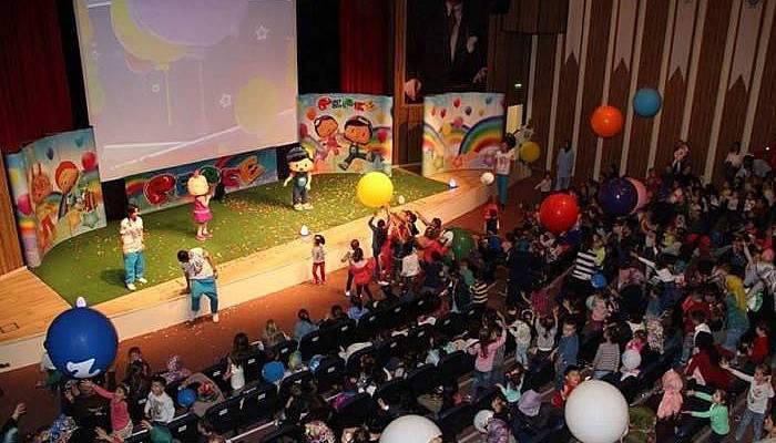 Pepee, çocuklar için Atatürk Kültür Merkezi'ndeydi