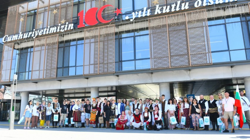Çanakkale’de Kültürlerin Buluşması: 23. Uluslararası Troya Halk Dansları ve Müzik Festivali Coşkuyla Başladı