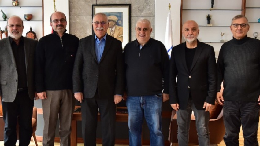 Çanakkalespor Başkanı Erkal Turan ve Yönetim Kurulu Üyeleri Belediye Başkanı Ülgür Gökhan'ı Ziyaret Etti