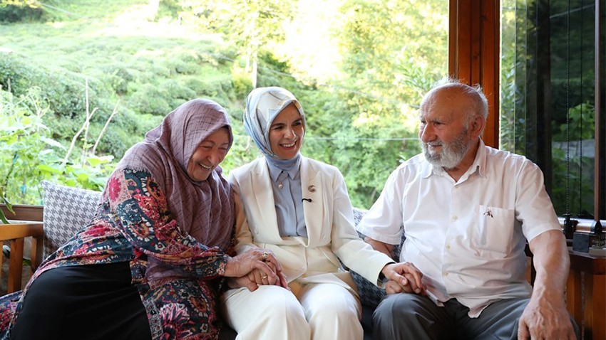 Bakan Göktaş, Rize’de Aile Yılı kapsamında ziyaretlerde bulundu