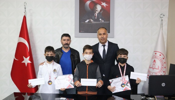 BİGA'LI SPORCULARDAN KARATE BAŞARISI