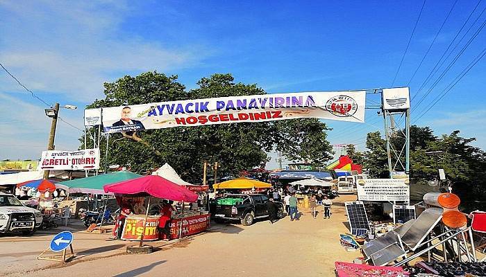 Yüzlerce esnaf ürünlerini sattı 