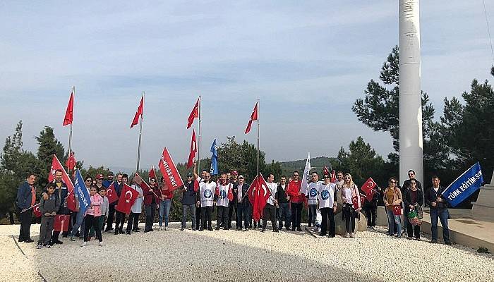 Türk Eğitim-Sen, şehit öğretmenleri unutmadı